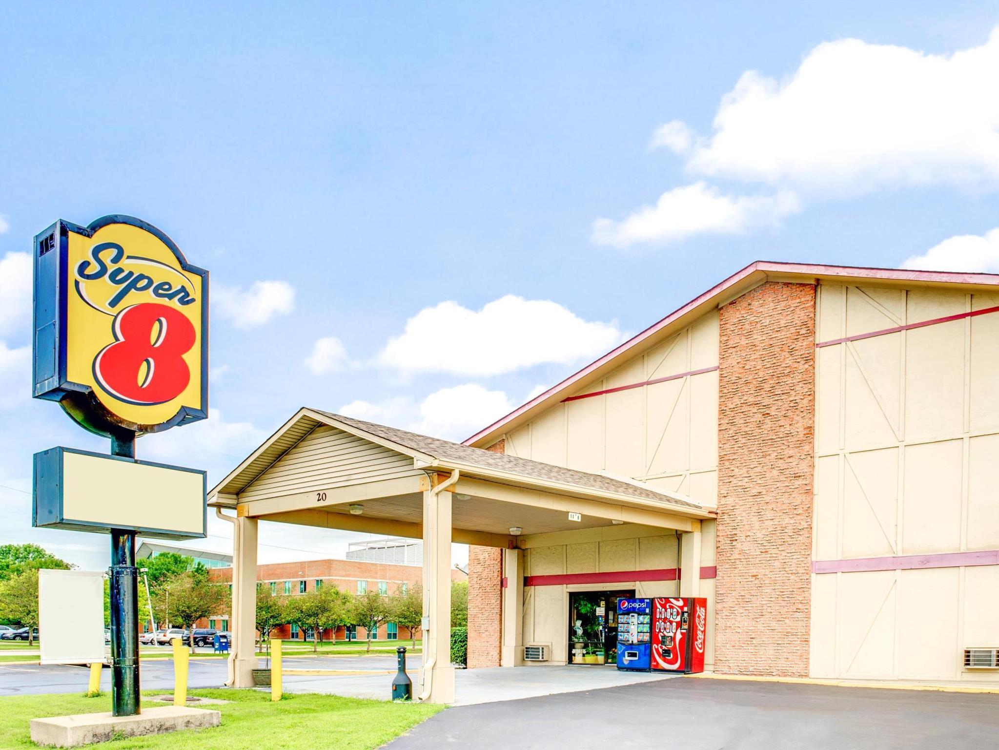 Super 8 By Wyndham Shelbyville Exterior photo