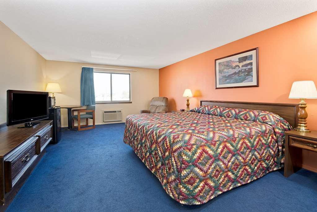 Super 8 By Wyndham Shelbyville Room photo