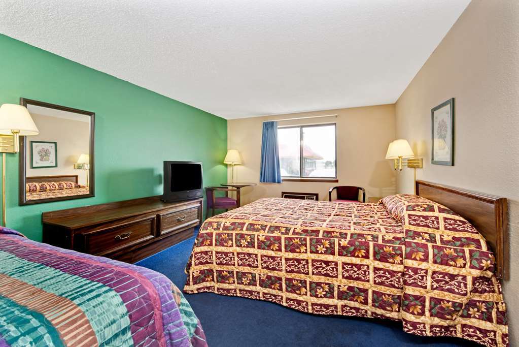 Super 8 By Wyndham Shelbyville Room photo